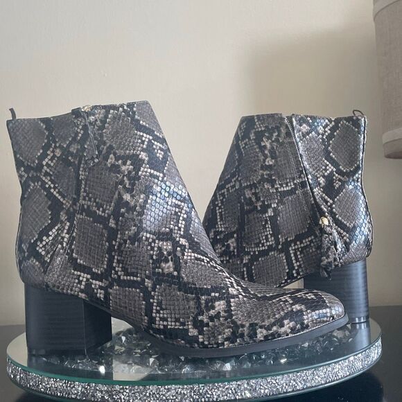 Old navy Faux snake skin autumn heeled ankle boots size 10 zip up booties - Picture 1 of 10